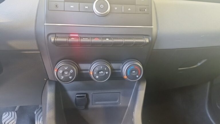 Renault Clio V SOCIETE BLUE DCI 85 AIR - Image 17 (July 17, 2026)