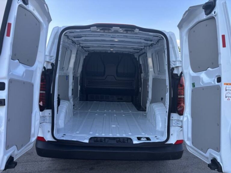 Volkswagen Transporter FOURGON VAN 2.0 TDI 150 BVA8 BUSINESS - Image 11 (July 17, 2026)