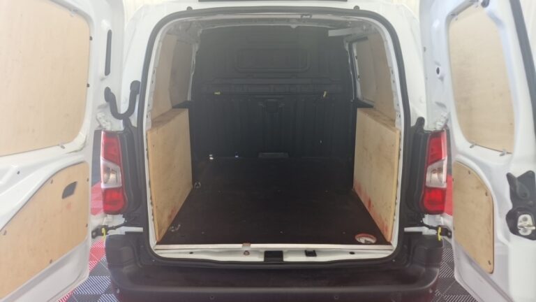 Peugeot Partner PURETECH 110 S&S STANDARD 650KG PREMIUM - Image 15 (July 17, 2026)