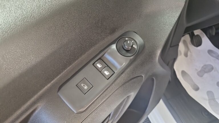 Peugeot Partner PURETECH 110 S&S STANDARD 650KG PREMIUM - Image 16 (July 17, 2026)