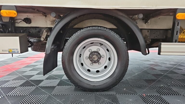 Renault-Trucks Maxity 3T5 DCI 130 CAISSE 20m3 + HAYON - Image 08 (July 17, 2026)