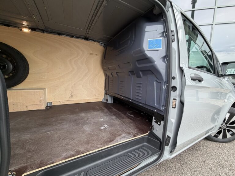 Mercedes Vito 114 CDI Fg Compact BVA Feux Led Carplay 34900HT - Image 09 (July 18, 2026)