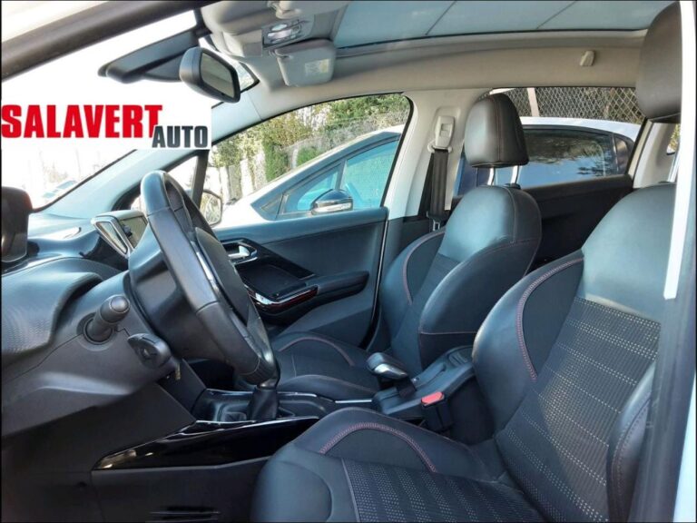 Peugeot 2008 1.2L 110 CV PURETECH GT LINE - Image 06 (July 18, 2026)