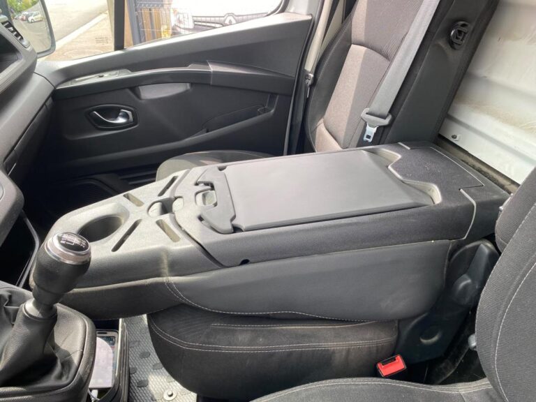 Renault Trafic GRD CONFORT 2.0DCI 130CV 2T8 13700HT – CAMERA/CARPLAY/GPS/ROUE DE SECOURS - Image 16 (July 18, 2026)