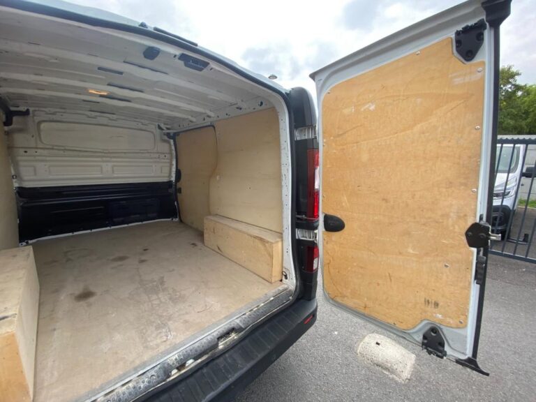 Renault Trafic GRD CONFORT 2.0DCI 130CV 2T8 13700HT – CAMERA/CARPLAY/GPS/ROUE DE SECOURS - Image 20 (July 18, 2026)