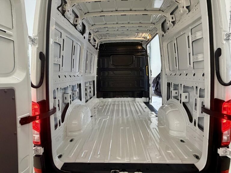 Volkswagen Crafter 35 2.0 TDI 140 BUSINESS - Image 06 (July 18, 2026)
