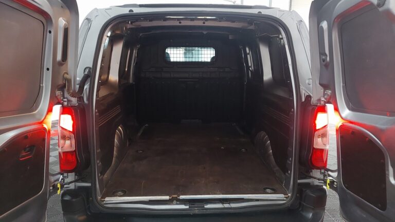 Citroën Berlingo Van XL 950kg BlueHDi 100 S&S BVM Driver - Image 06 (July 20, 2026)
