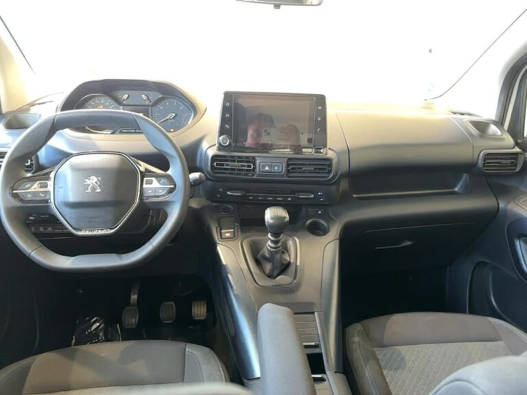 Peugeot Rifter STANDARD PURETECH 110 SS BVM6 ALLURE - Image 10 (July 20, 2026)