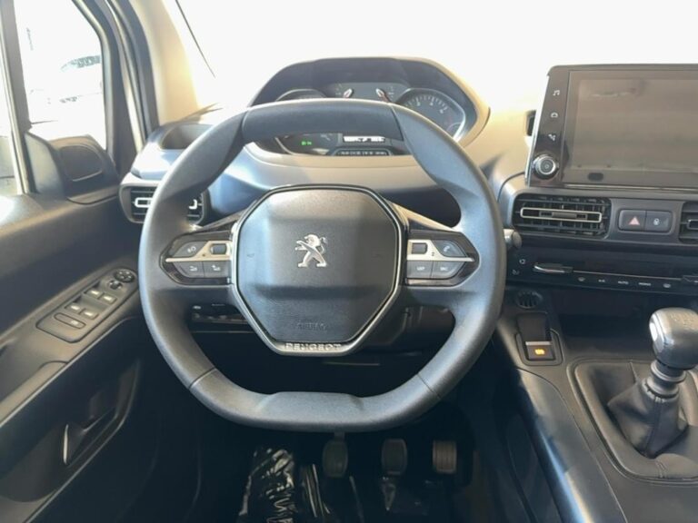 Peugeot Rifter STANDARD PURETECH 110 SS BVM6 ALLURE - Image 11 (July 20, 2026)