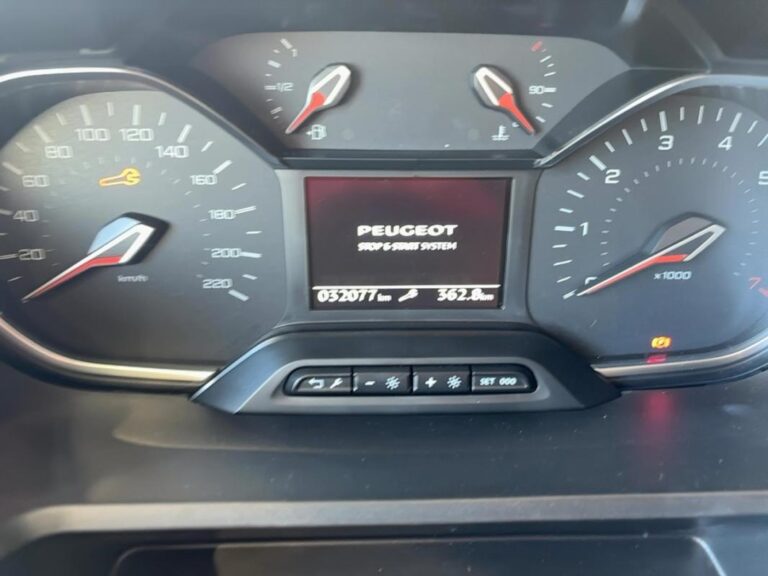 Peugeot Rifter STANDARD PURETECH 110 SS BVM6 ALLURE - Image 12 (July 20, 2026)