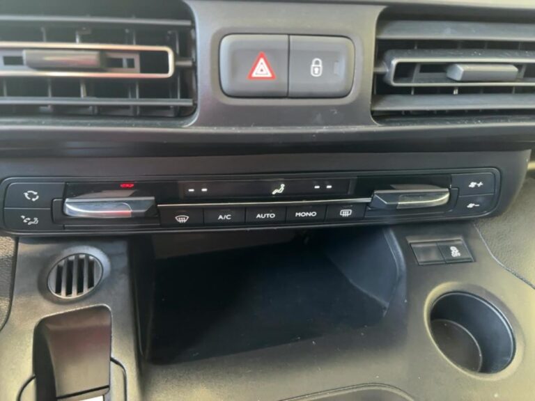 Peugeot Rifter STANDARD PURETECH 110 SS BVM6 ALLURE - Image 16 (July 20, 2026)