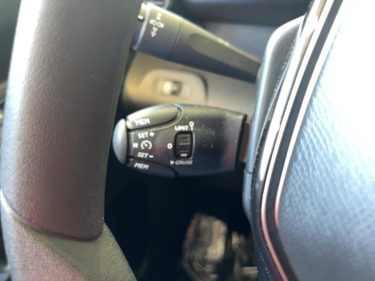 Peugeot Rifter STANDARD PURETECH 110 SS BVM6 ALLURE - Image 18 (July 20, 2026)