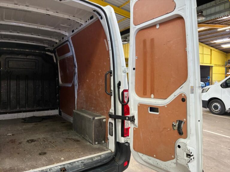 Renault Master FOURGON FGN TRAC F3300 DCI 135 GRAND CONFORT - Image 13 (July 21, 2026)