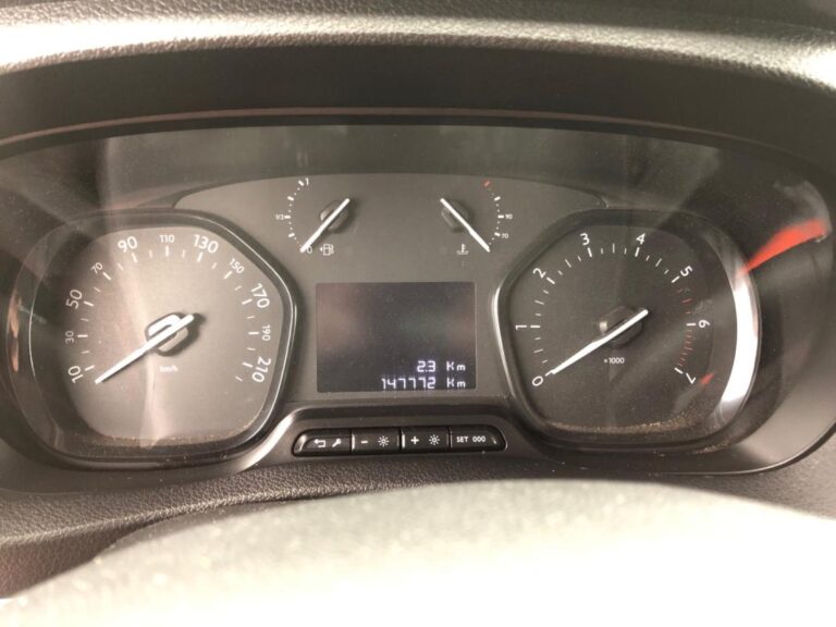 Peugeot Expert FOURGON FGN TOLE STANDARD BLUEHDI 120 S&S EAT8 PREMIUM - Image 12 (July 21, 2026)