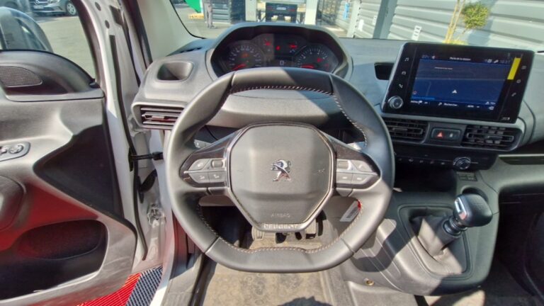 Peugeot Partner FOURGON M 650 KG PURETECH 110 SS BVM6 - Image 13 (July 21, 2026)