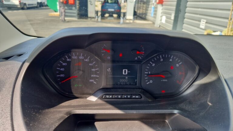 Peugeot Partner FOURGON M 650 KG PURETECH 110 SS BVM6 - Image 18 (July 21, 2026)