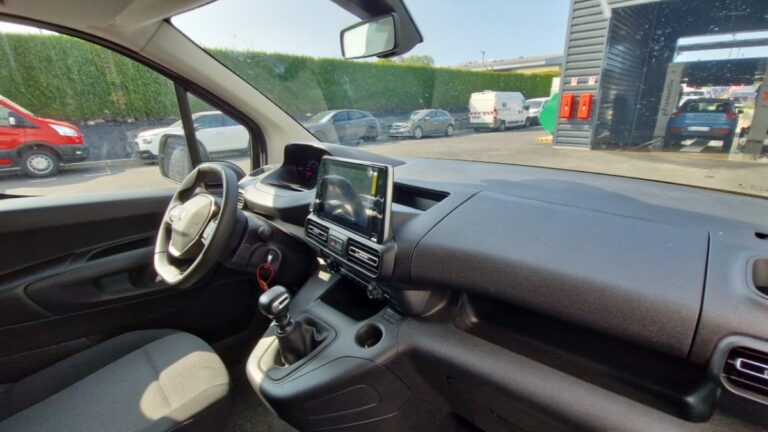 Peugeot Partner FOURGON M 650 KG PURETECH 110 SS BVM6 - Image 04 (July 21, 2026)
