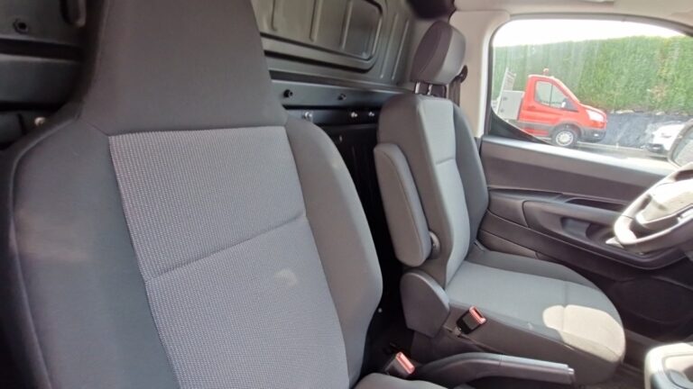 Peugeot Partner FOURGON M 650 KG PURETECH 110 SS BVM6 - Image 05 (July 21, 2026)