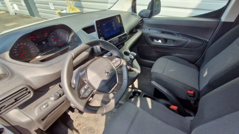 Peugeot Partner FOURGON M 650 KG PURETECH 110 SS BVM6 - Image 09 (July 21, 2026)