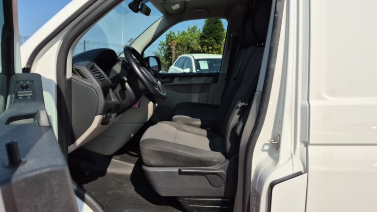 Volkswagen Transporter FOURGON tole 2.0 tdi 102 business line - Image 11 (July 21, 2026)
