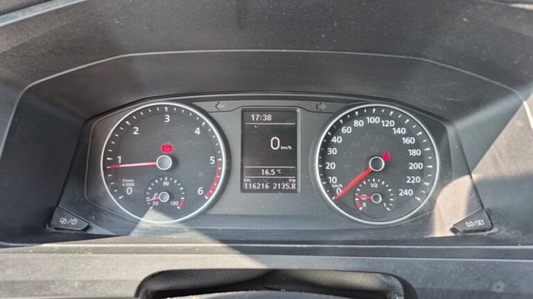 Volkswagen Transporter FOURGON tole 2.0 tdi 102 business line - Image 17 (July 21, 2026)