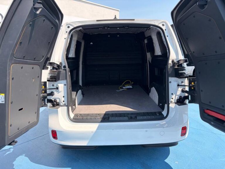 Volkswagen ID. BUZZ CARGO 204 CH - Image 04 (July 21, 2026)
