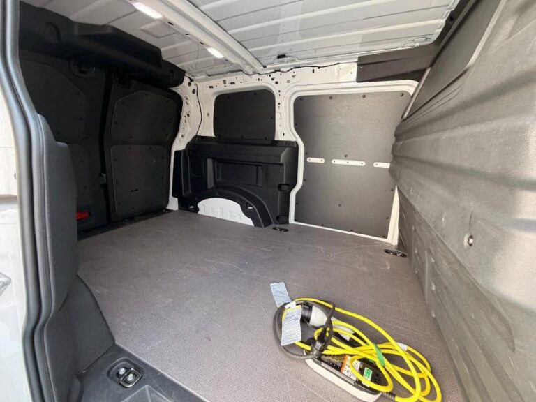 Volkswagen ID. BUZZ CARGO 204 CH - Image 05 (July 21, 2026)