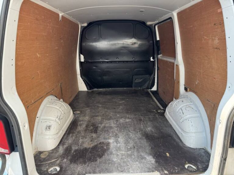 Volkswagen Transporter FOURGON 6.1 VAN 2.0 TDI 150 DSG7 BUSINESS PLUS - Image 06 (July 21, 2026)