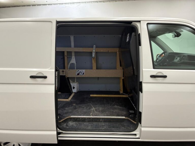 Volkswagen Transporter 6.1 VAN 2.0 TDI 110 BVM5 BUSINESS - Image 14 (July 22, 2026)