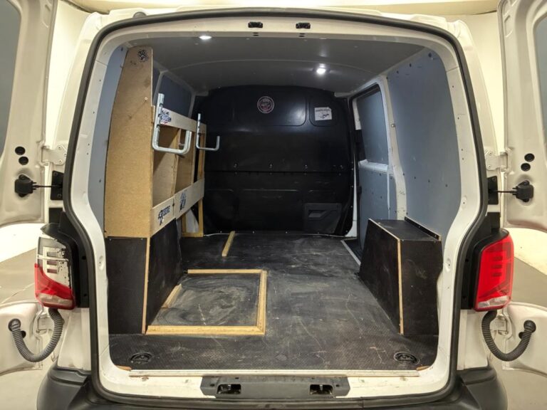 Volkswagen Transporter 6.1 VAN 2.0 TDI 110 BVM5 BUSINESS - Image 15 (July 22, 2026)
