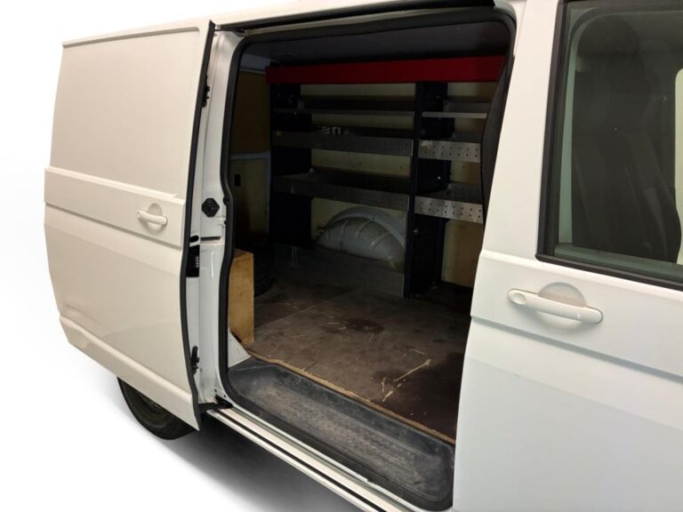 Volkswagen Transporter 6.1 VAN 2.0 TDI 110 BVM5 BUSINESS PLUS - Image 14 (July 22, 2026)