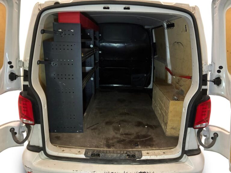 Volkswagen Transporter 6.1 VAN 2.0 TDI 110 BVM5 BUSINESS PLUS - Image 15 (July 22, 2026)