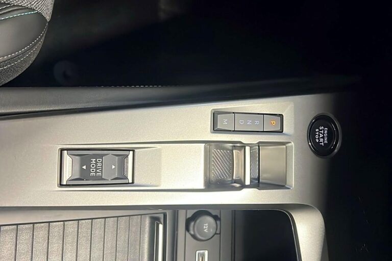 Peugeot 408 Hybrid 136 e-DCS6 Allure - Image 16 (July 22, 2026)