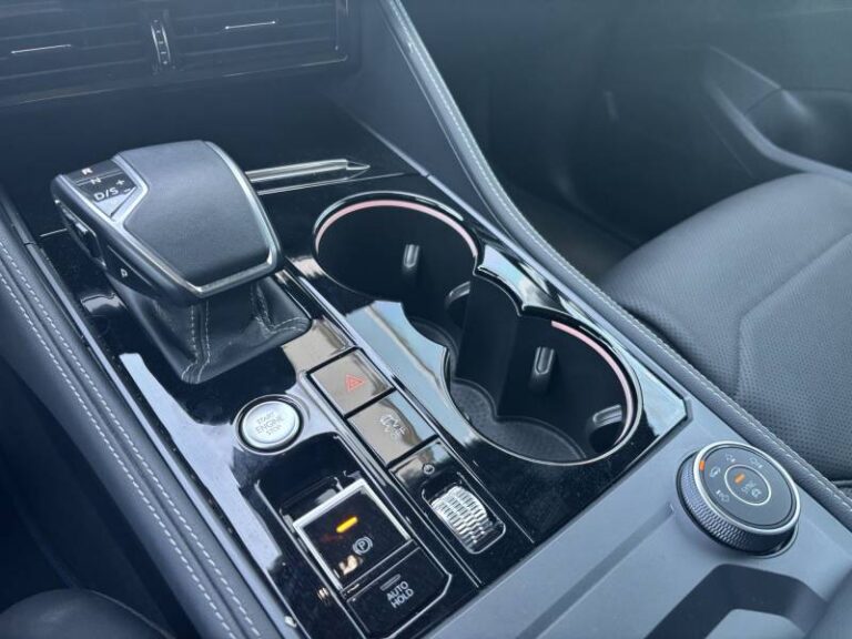 Volkswagen Touareg 3.0 V6 eHybrid 462 ch Tiptronic 8 4Motion R - Image 11 (July 22, 2026)