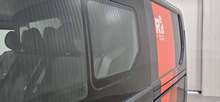 Renault Trafic CABINE APPROFONDIE CA BLUE DCI 170 BVA9 RED EDITION EXCLUSIVE - Image 06 (July 23, 2026)