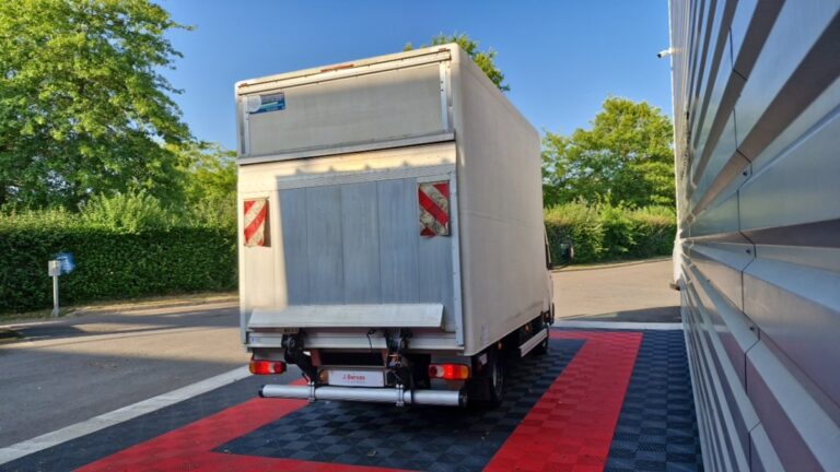 Renault-Trucks Maxity DCI 130 CAISSE 20m3 + HAYON - Image 03 (July 23, 2026)