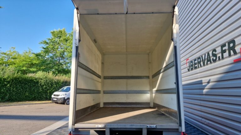 Renault-Trucks Maxity DCI 130 CAISSE 20m3 + HAYON - Image 07 (July 23, 2026)