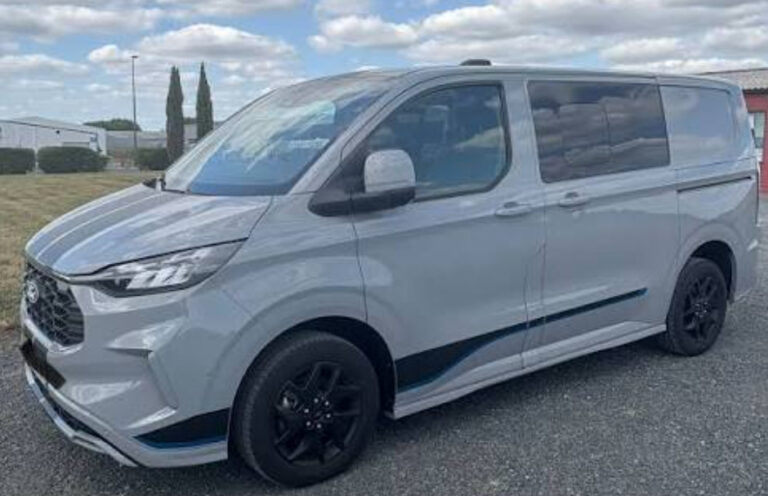 Ford Transit Custom CABINE APPROFONDIE CA 320 2.5 DURATEC 232 CH PHEV CVT SPORT - Image 01 (July 25, 2026)
