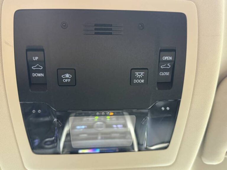 Lexus NX 300h 4WD Executive E-CVT - Image 19 (July 26, 2026)