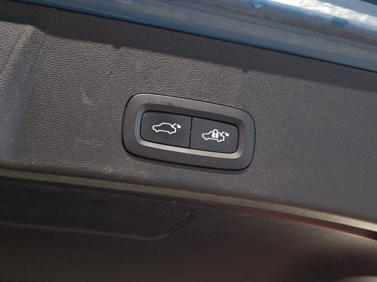 Volvo XC40 T5 Recharge 180+82 ch DCT7 Plus - Image 15 (July 26, 2026)