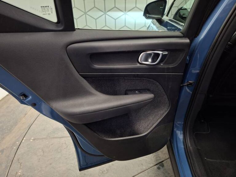 Volvo XC40 T5 Recharge 180+82 ch DCT7 Plus - Image 17 (July 26, 2026)