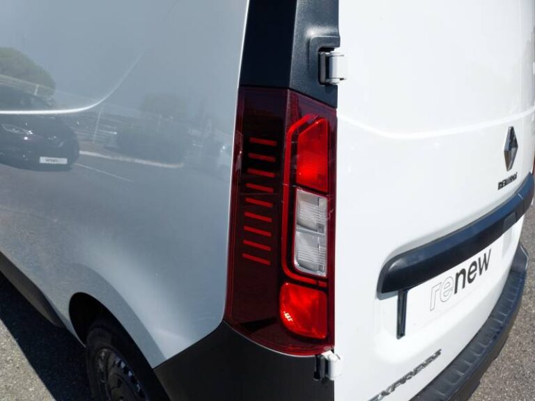 Renault Express (30) VAN BLUE DCI 95 – 22 CONFORT - Image 15 (July 29, 2026)
