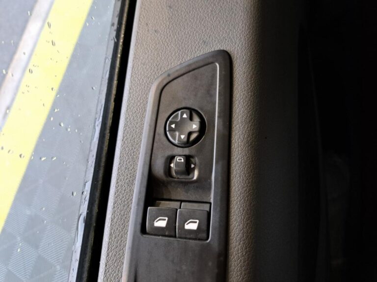 Peugeot Expert Combi STANDARD 1.6 BLUEHDI 115CH SS BVM6 - Image 11 (July 30, 2026)