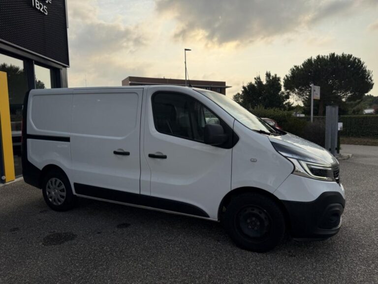 Renault Trafic III NV CA CF 1000 dCi 120 S&S / Attelage TVA récupérable 2ème main - Image 08 (July 31, 2026)