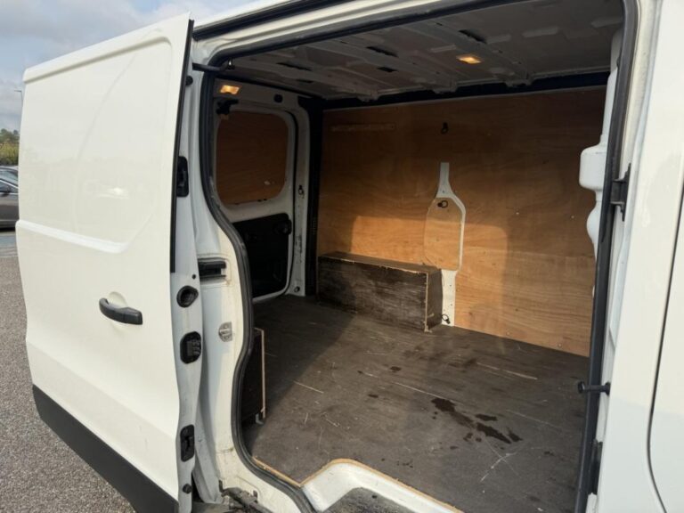 Renault Trafic III NV CA CF 1000 dCi 120 S&S / Attelage TVA récupérable 2ème main - Image 09 (July 31, 2026)