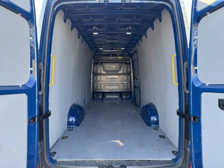 Volkswagen Crafter FOURGON VAN 35 2.0 TDI 177 CH BVA BUSINESS - Image 05 (July 2, 2026)