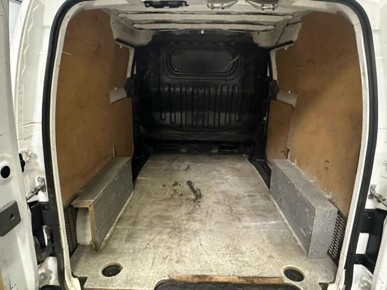 Nissan NV200 Fourgon 1.5 dCi FAP 90 cv - Image 16 (July 6, 2026)