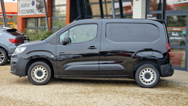 Citroën Berlingo Taille M BlueHDi 130 SetS EAT8 CLUB - Image 02 (July 6, 2026)