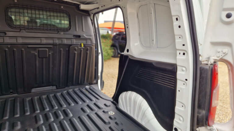 Citroën Berlingo Taille M BlueHDi 100 SetS BVM WORKER - Image 16 (July 6, 2026)