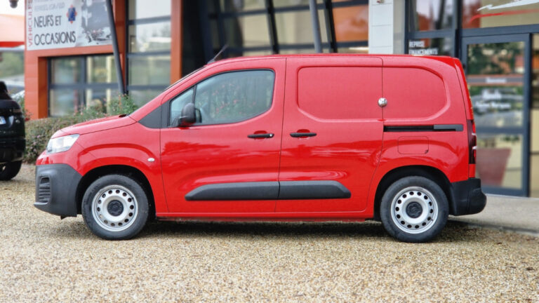 Citroën Berlingo Taille M BlueHDi 130 SetS EAT8 DRIVER - Image 03 (July 6, 2026)